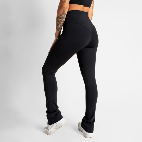 STRIPT - Picture 1 of 2